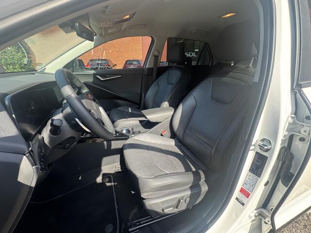 KIA e-Niro EV Edition Advanced 64.8 kWh // NAVI // LEDER // CAMERA // TREKHAAK // ELEK. STOEL // ADAPTIVE CRUISE // STOEL + STUUR VERWARMING // CLIMA //