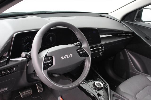 KIA e-Niro EV ExecutiveLine 64.8 kWh Leder Schuif-kantel dak Elektrische bedienbare achterklep DAB Led Camera Navigatie Climate control Cruise control