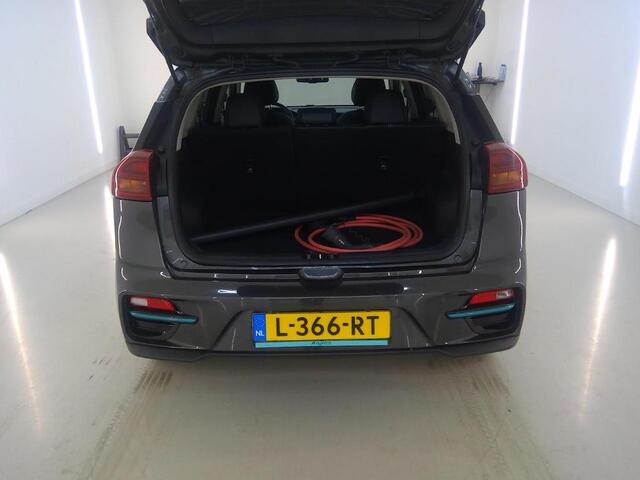 KIA e-Niro DYNAMICPLUSLINE 64 KWH (100% SOH) I TREKHAAK I SCHUIF/KANTELDAK I ADAPTIVE CRUISE CONTROL I PARKEERCAMERA