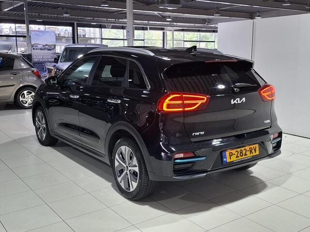 KIA e-Niro DynamicPlusLine 64 kWh SOH 100% Stoel en Stuur verwarming, Schuif kantel dak, Apple Carplay/Android Auto, Navigatie, Camera.