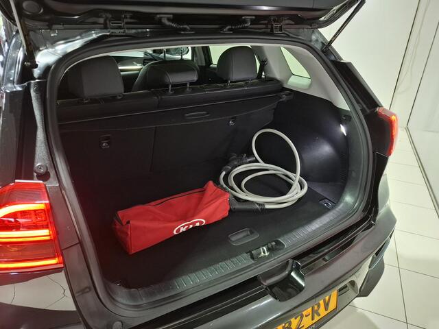 KIA e-Niro DynamicPlusLine 64 kWh SOH 100% Stoel en Stuur verwarming, Schuif kantel dak, Apple Carplay/Android Auto, Navigatie, Camera.