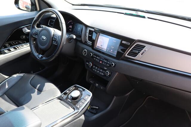 KIA e-Niro ExecutiveLine 64 kWh Verwarmbare & geventileerde voorstoelen/Verwarmbaar stuurwiel/Achteruitrijcamera/JBL audio/Apple carplay/Elektrisch verstelbare voorstoel/Lane assist/Dodehoek assistent/parkeersensoren rondom