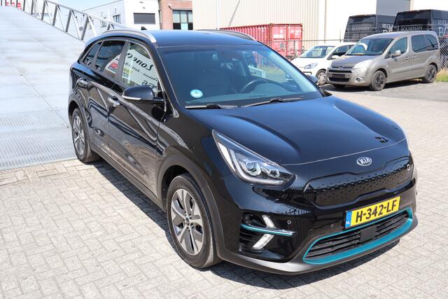 KIA e-Niro ExecutiveLine 64 kWh Verwarmbare & geventileerde voorstoelen/Verwarmbaar stuurwiel/Achteruitrijcamera/JBL audio/Apple carplay/Elektrisch verstelbare voorstoel/Lane assist/Dodehoek assistent/parkeersensoren rondom