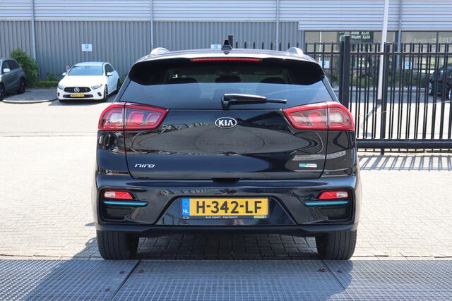KIA e-Niro ExecutiveLine 64 kWh Verwarmbare & geventileerde voorstoelen/Verwarmbaar stuurwiel/Achteruitrijcamera/JBL audio/Apple carplay/Elektrisch verstelbare voorstoel/Lane assist/Dodehoek assistent/parkeersensoren rondom