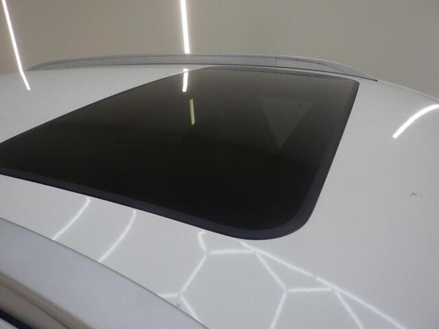 KIA e-Niro DynamicPlusLine 64 kWh Navigatiesysteem | Open dak | Parkeersensoren |Stoelverwarming | Led verlichting