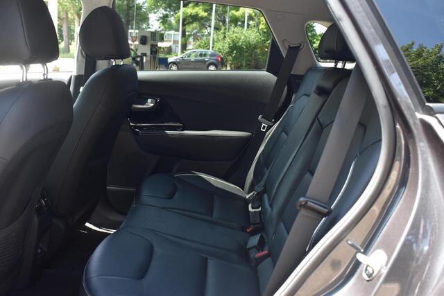 KIA e-Niro EV ExecutiveLine 64.8 kWh JBL | BSM | Leder | Stoelventilatie en verwarming | Adaptieve Cruise | 12 mnd BOVAG garantie | Whatsapp 06-53188999
