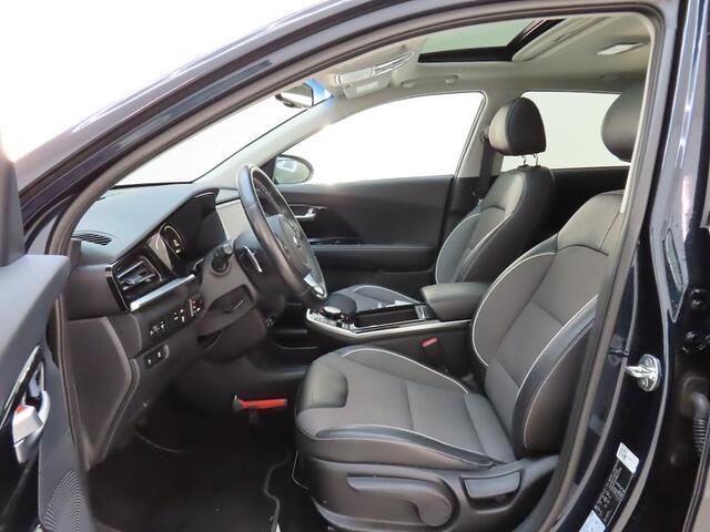 KIA e-Niro DYNAMICPLUSLINE 64 KWH (100% SOH) I TREKHAAK I SCHUIF/KANTELDAK I ADAPTIVE CRUISE CONTROL I PARKEERCAMERA