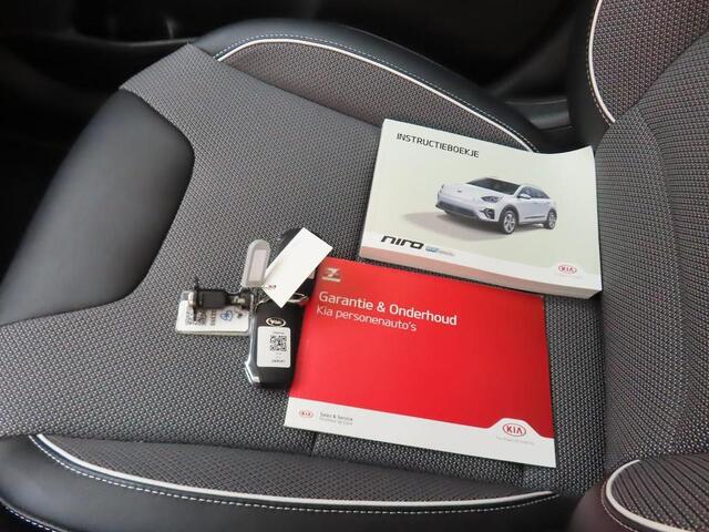 KIA e-Niro DYNAMICPLUSLINE 64 KWH (100% SOH) I TREKHAAK I SCHUIF/KANTELDAK I ADAPTIVE CRUISE CONTROL I PARKEERCAMERA