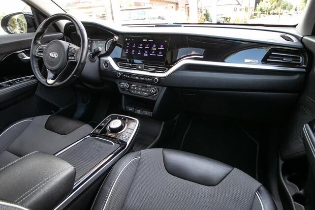 KIA e-Niro DynamicPlusLine 64 kWh | 3 Fase | schuif/-kanteldak | Stoel+stuurverw. | Nav