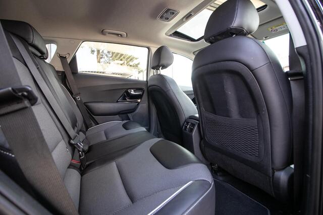 KIA e-Niro DynamicPlusLine 64 kWh | 3 Fase | schuif/-kanteldak | Stoel+stuurverw. | Nav