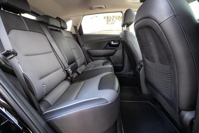 KIA e-Niro DynamicPlusLine 64 kWh | 3 Fase | schuif/-kanteldak | Stoel+stuurverw. | Nav