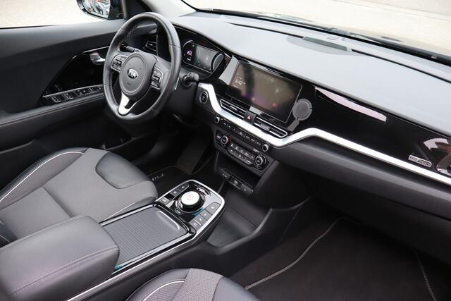KIA e-Niro DynamicPlusLine 64 kWh Panoramadak/Stoelverwarming/stuurverwarming/Lane assist/Apple carplay/Achteruitrijcamera/DAB radio/Cruise control/Navigatie