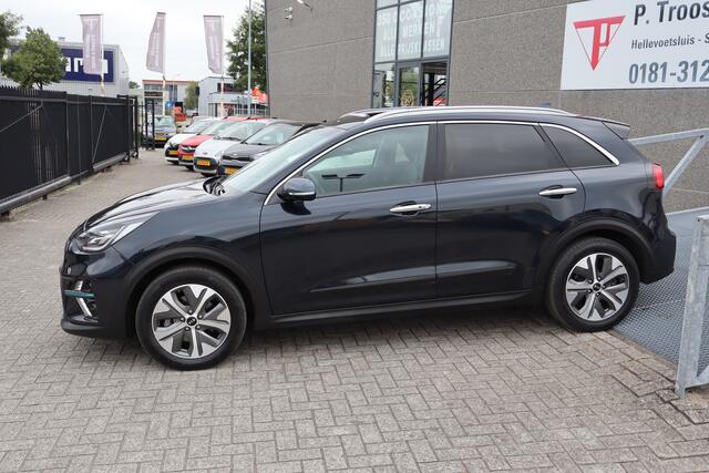 KIA e-Niro DynamicPlusLine 64 kWh Panoramadak/Stoelverwarming/stuurverwarming/Lane assist/Apple carplay/Achteruitrijcamera/DAB radio/Cruise control/Navigatie