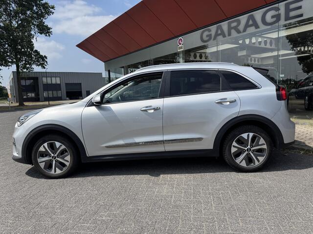 KIA e-Niro ExecutiveLine Sky 64 kWh | SOH: 93,9% | 3 Fase | Warmte pomp | Schuifdak | Adaptive CC | LED | Climate |