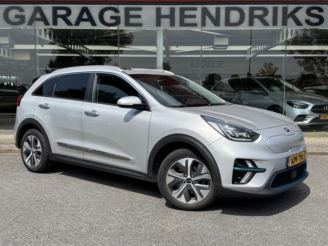 KIA e-Niro ExecutiveLine Sky 64 kWh | SOH: 93,9% | 3 Fase | Warmte pomp | Schuifdak | Adaptive CC | LED | Climate |