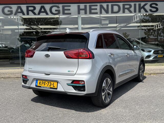 KIA e-Niro ExecutiveLine Sky 64 kWh | SOH: 93,9% | 3 Fase | Warmte pomp | Schuifdak | Adaptive CC | LED | Climate |