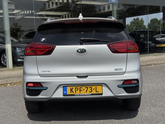 KIA e-Niro ExecutiveLine Sky 64 kWh | SOH: 93,9% | 3 Fase | Warmte pomp | Schuifdak | Adaptive CC | LED | Climate |