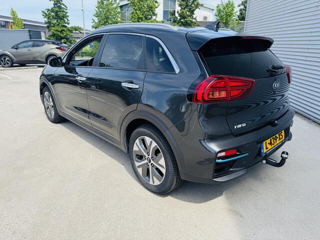 KIA e-Niro ExecutiveLine 64 kWh NW geleverd & Onderhouden | Trekhaak | Warmtepomp | Schuifdak