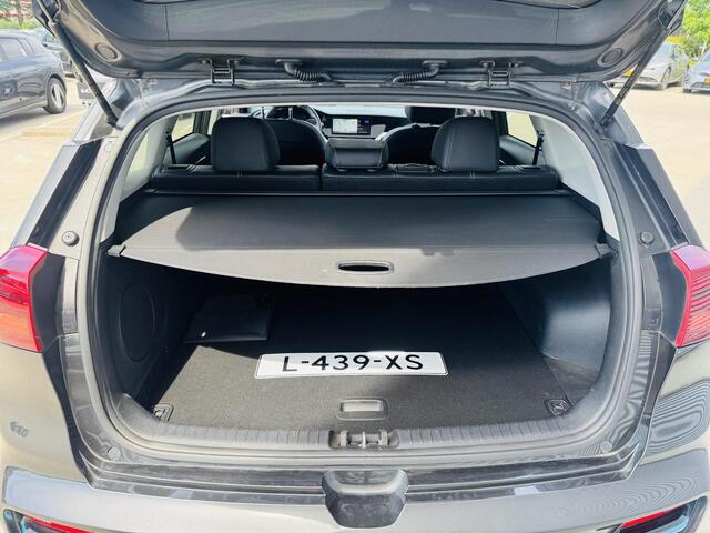 KIA e-Niro ExecutiveLine 64 kWh NW geleverd & Onderhouden | Trekhaak | Warmtepomp | Schuifdak