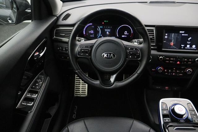 KIA e-Niro ExecutiveLine 64 kWh 2019 | Airco | Cruise Control | Navigatie | Carplay | Stoel Verwaming/Verkoeling | Elektrische Memory Stoelen | Achteruitrij Camera | Boekjes | 2 Sleutels