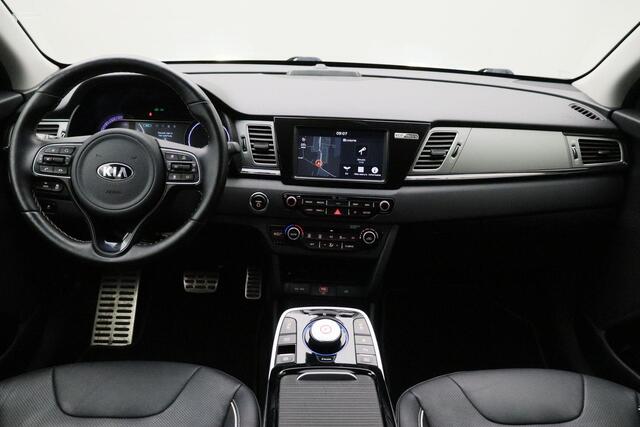 KIA e-Niro ExecutiveLine 64 kWh 2019 | Airco | Cruise Control | Navigatie | Carplay | Stoel Verwaming/Verkoeling | Elektrische Memory Stoelen | Achteruitrij Camera | Boekjes | 2 Sleutels