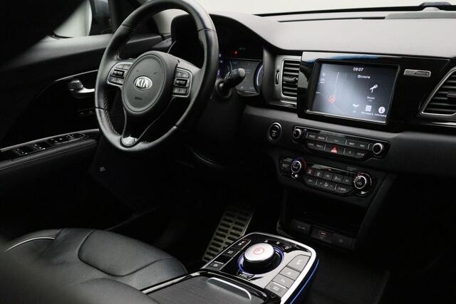 KIA e-Niro ExecutiveLine 64 kWh 2019 | Airco | Cruise Control | Navigatie | Carplay | Stoel Verwaming/Verkoeling | Elektrische Memory Stoelen | Achteruitrij Camera | Boekjes | 2 Sleutels