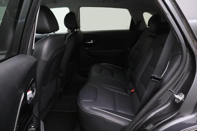 KIA e-Niro ExecutiveLine 64 kWh 2019 | Airco | Cruise Control | Navigatie | Carplay | Stoel Verwaming/Verkoeling | Elektrische Memory Stoelen | Achteruitrij Camera | Boekjes | 2 Sleutels