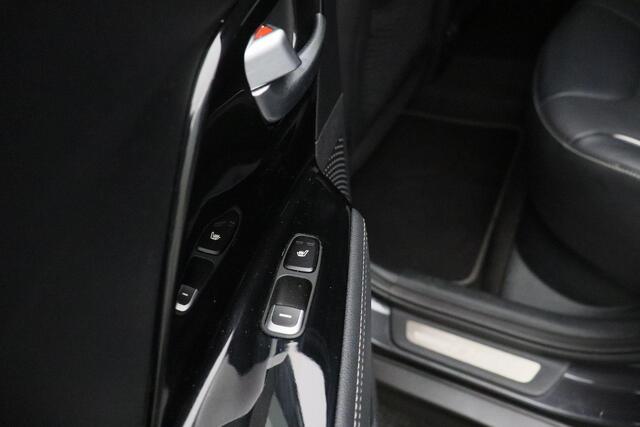 KIA e-Niro ExecutiveLine 64 kWh 2019 | Airco | Cruise Control | Navigatie | Carplay | Stoel Verwaming/Verkoeling | Elektrische Memory Stoelen | Achteruitrij Camera | Boekjes | 2 Sleutels
