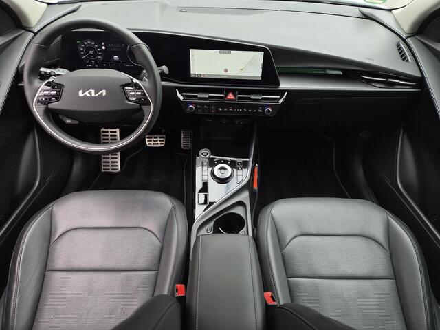 KIA e-Niro EV ExecutiveLine 64.8 kWh / SOH 100% / CCS snelladen / Head Up Display / Harman/Kardon Audio Systeem / Trekhaak vast / Glazen schuif- en kanteldak / Stuur- Stoel & Achterbank verwarming / Achteruitrijcamera / Apple Carplay Android Auto /