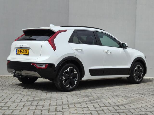 KIA e-Niro EV ExecutiveLine 64.8 kWh / SOH 100% / CCS snelladen / Head Up Display / Harman/Kardon Audio Systeem / Trekhaak vast / Glazen schuif- en kanteldak / Stuur- Stoel & Achterbank verwarming / Achteruitrijcamera / Apple Carplay Android Auto /