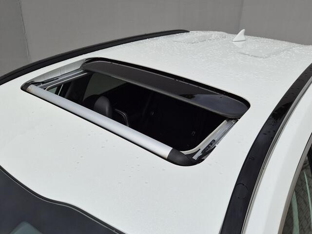 KIA e-Niro EV ExecutiveLine 64.8 kWh / SOH 100% / CCS snelladen / Head Up Display / Harman/Kardon Audio Systeem / Trekhaak vast / Glazen schuif- en kanteldak / Stuur- Stoel & Achterbank verwarming / Achteruitrijcamera / Apple Carplay Android Auto /