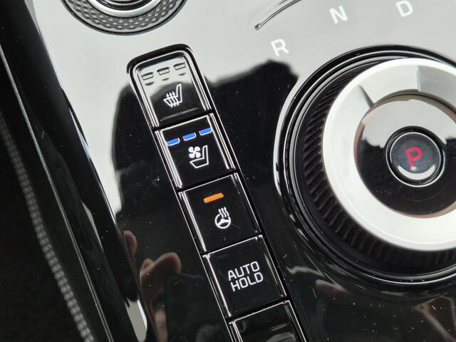 KIA e-Niro EV ExecutiveLine 64.8 kWh / SOH 100% / CCS snelladen / Head Up Display / Harman/Kardon Audio Systeem / Trekhaak vast / Glazen schuif- en kanteldak / Stuur- Stoel & Achterbank verwarming / Achteruitrijcamera / Apple Carplay Android Auto /