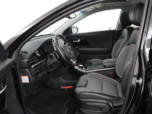 KIA e-Niro DynamicPlusLine 64 kWh | SOH 95.2% | Panoramadak | Half Leder | Adaptive cruise | Stuur/stoel verwarming | Camera | Park assist | Carplay | Climate control | Virtual dashboard | Full LED |