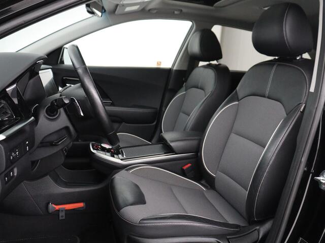 KIA e-Niro DynamicPlusLine 64 kWh | SOH 95.2% | Panoramadak | Half Leder | Adaptive cruise | Stuur/stoel verwarming | Camera | Park assist | Carplay | Climate control | Virtual dashboard | Full LED |