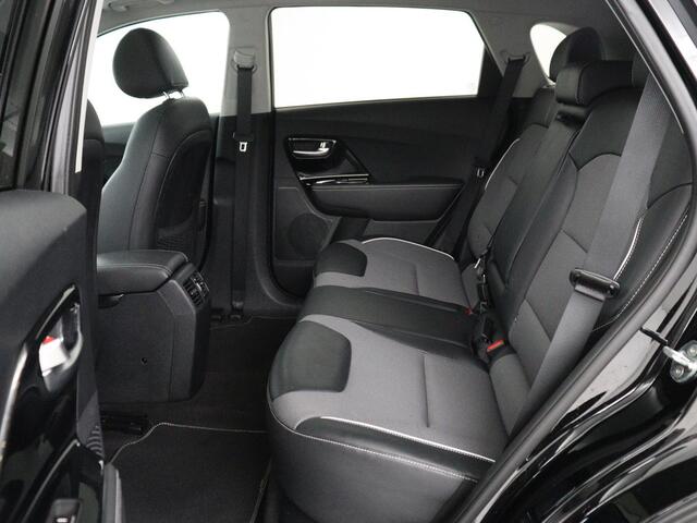KIA e-Niro DynamicPlusLine 64 kWh | SOH 95.2% | Panoramadak | Half Leder | Adaptive cruise | Stuur/stoel verwarming | Camera | Park assist | Carplay | Climate control | Virtual dashboard | Full LED |