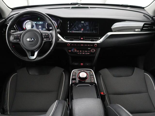 KIA e-Niro DynamicPlusLine 64 kWh | SOH 95.2% | Panoramadak | Half Leder | Adaptive cruise | Stuur/stoel verwarming | Camera | Park assist | Carplay | Climate control | Virtual dashboard | Full LED |