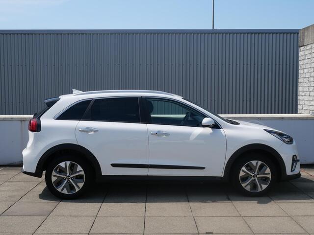 KIA e-Niro ExecutiveLine 64 kWh | 3Fase | Stoel Verkoeling | Schuif/Kantel dak | Elek. Stoelen |