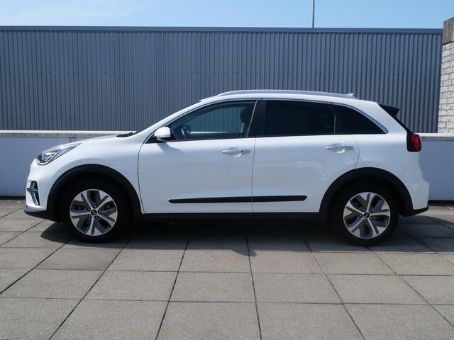KIA e-Niro ExecutiveLine 64 kWh | 3Fase | Stoel Verkoeling | Schuif/Kantel dak | Elek. Stoelen |