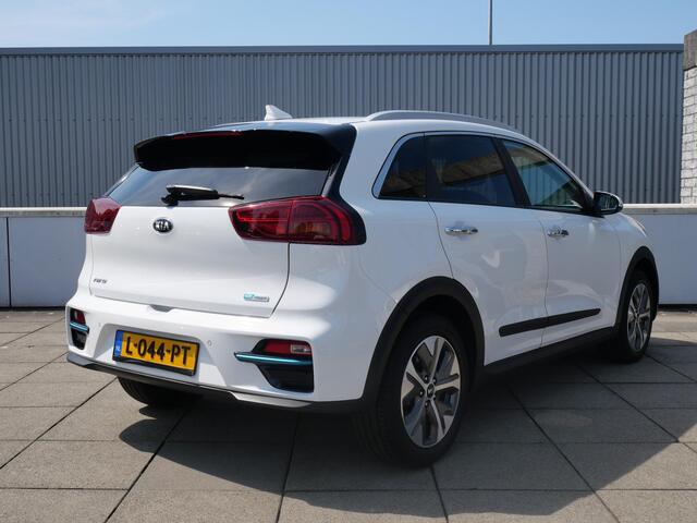 KIA e-Niro ExecutiveLine 64 kWh | 3Fase | Stoel Verkoeling | Schuif/Kantel dak | Elek. Stoelen |