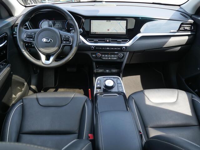 KIA e-Niro ExecutiveLine 64 kWh | 3Fase | Stoel Verkoeling | Schuif/Kantel dak | Elek. Stoelen |