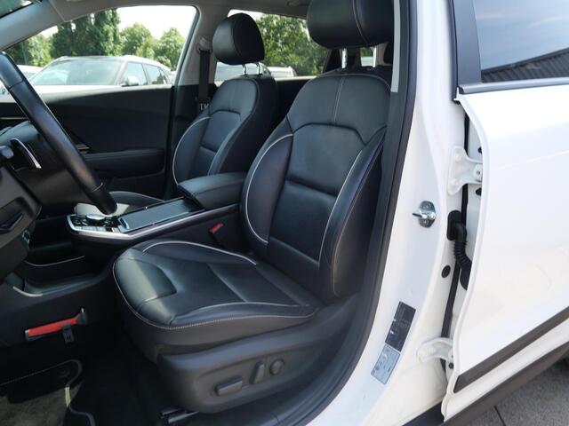 KIA e-Niro ExecutiveLine 64 kWh | 3Fase | Stoel Verkoeling | Schuif/Kantel dak | Elek. Stoelen |