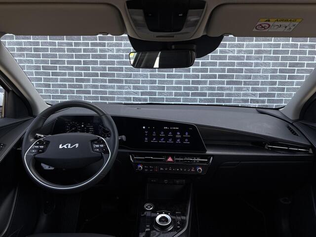 KIA e-Niro EV DynamicLine 64.8 kWh | Trekhaak | Achteruitrijcamera | Parkeersensoren | Cruise Control Adaptief | Keyless Entry | Navigatie | Apple Carplay | Android Auto | Lichtmetalen Velgen 17 inch