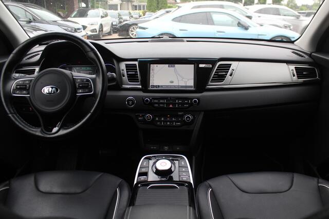 KIA e-Niro ExecutiveLine 64 kWh / Camera / Leder / Keyless / Stoelventilatie / Navigatie / Dodehoek / DAB / Cruise Control / Warmtepomp
