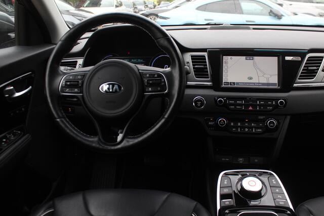 KIA e-Niro ExecutiveLine 64 kWh / Camera / Leder / Keyless / Stoelventilatie / Navigatie / Dodehoek / DAB / Cruise Control / Warmtepomp