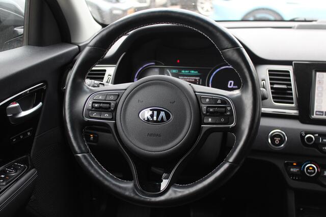 KIA e-Niro ExecutiveLine 64 kWh / Camera / Leder / Keyless / Stoelventilatie / Navigatie / Dodehoek / DAB / Cruise Control / Warmtepomp