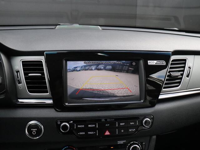 KIA e-Niro ExecutiveLine 64 kWh | LEDER | MEMORY | STOEL/STUURVERW. | JBL AUDIO | CAMERA | ADAPT. CRUISE | NAVI | APPLE CARPLAY |