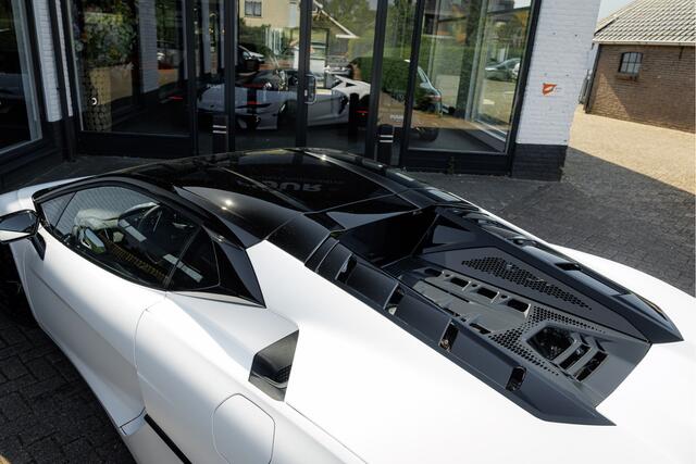 Lamborghini Temerario 4.0 V8 920 PK [DIRECT LEVERBAAR] Matte White - Sport Seats - Sonus Faber - Alcantara Pack - Passenger Display