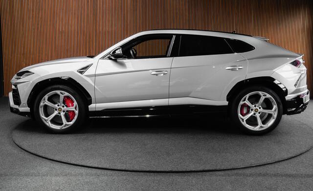 Lamborghini Urus 4.0 V8 HUD Leer Ceramic B&O 360° ACC Massage Alcantara hemel Elektr. achterklep Elektr. verstelbare stoelen met memory Stoel & Stuurverwarming Navi PDC Climate LM velgen