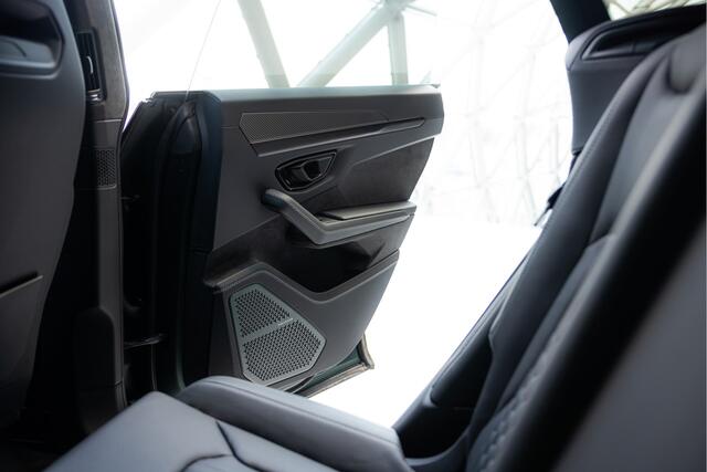 Lamborghini Urus 4.0 V8 Hybrid SE | Verde Hydra Matt | Interior Carbon Pack | 5Y Maintanance Pack