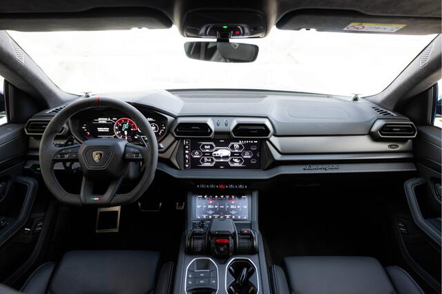 Lamborghini Urus 4.0 V8 Hybrid SE | Verde Hydra Matt | Interior Carbon Pack | 5Y Maintanance Pack